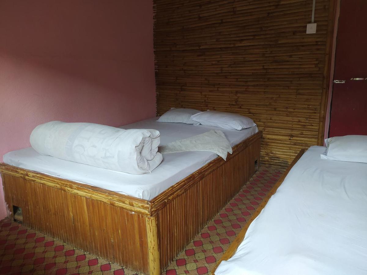 Hotel New Bamboo Palace Gorkhā Exteriör bild